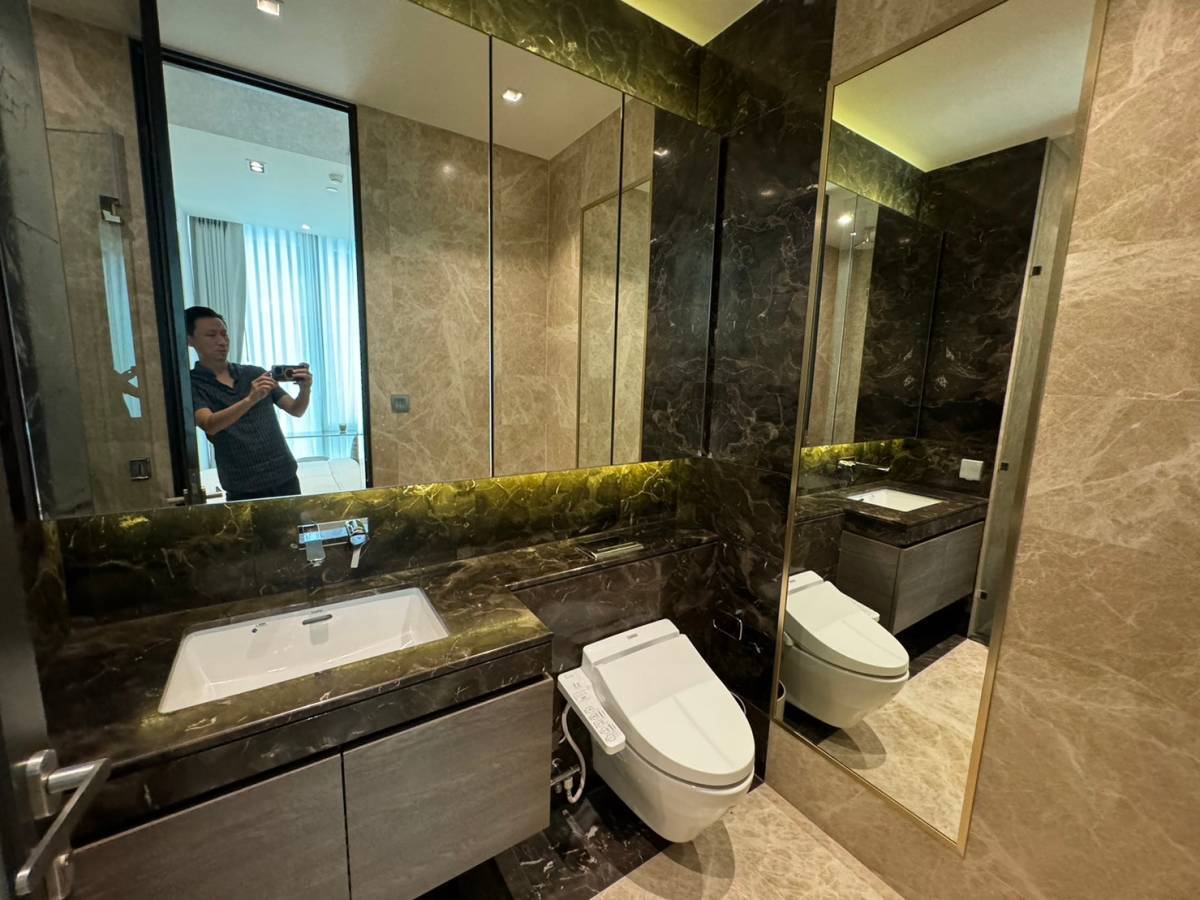 1-Bed Condo near BTS/MRT at 28 Chidlom 12