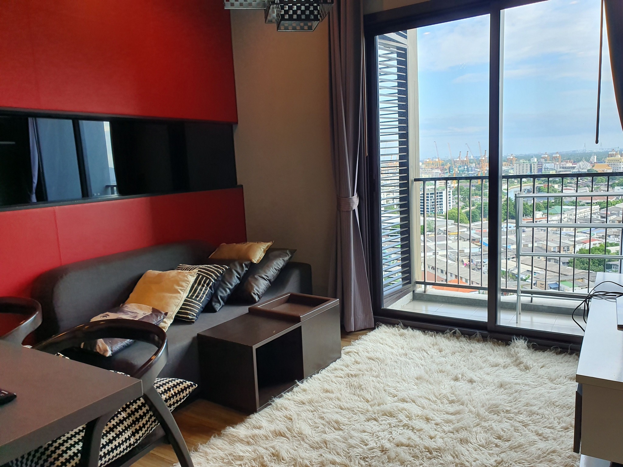 1-Bed Condo near BTS/MRT at WYNE Sukhumvit