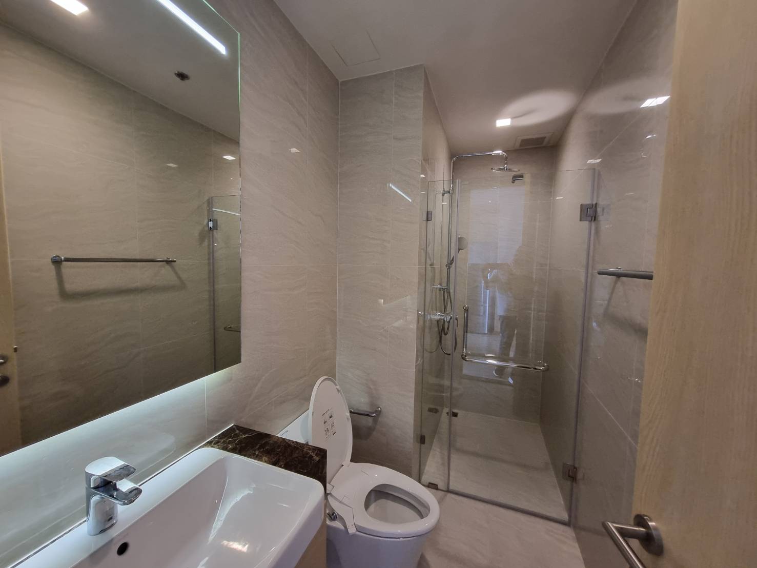 2-Bed Condo near the Park at Noble State 39 8