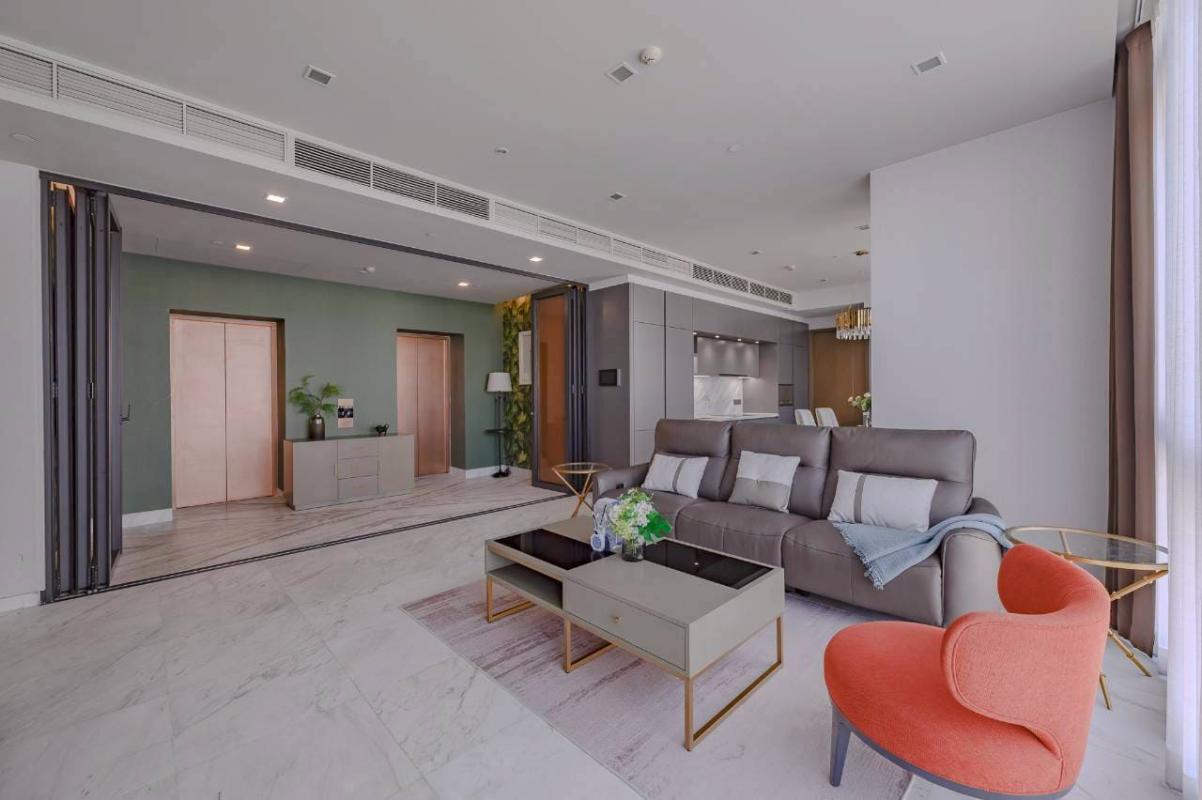 2-Bed Condo with Rooftop Pool at the Monument Thong Lo