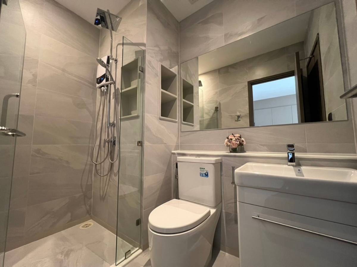 1-Bed Condo near BTS/MRT at Rhythm Ekkamai Estate 5