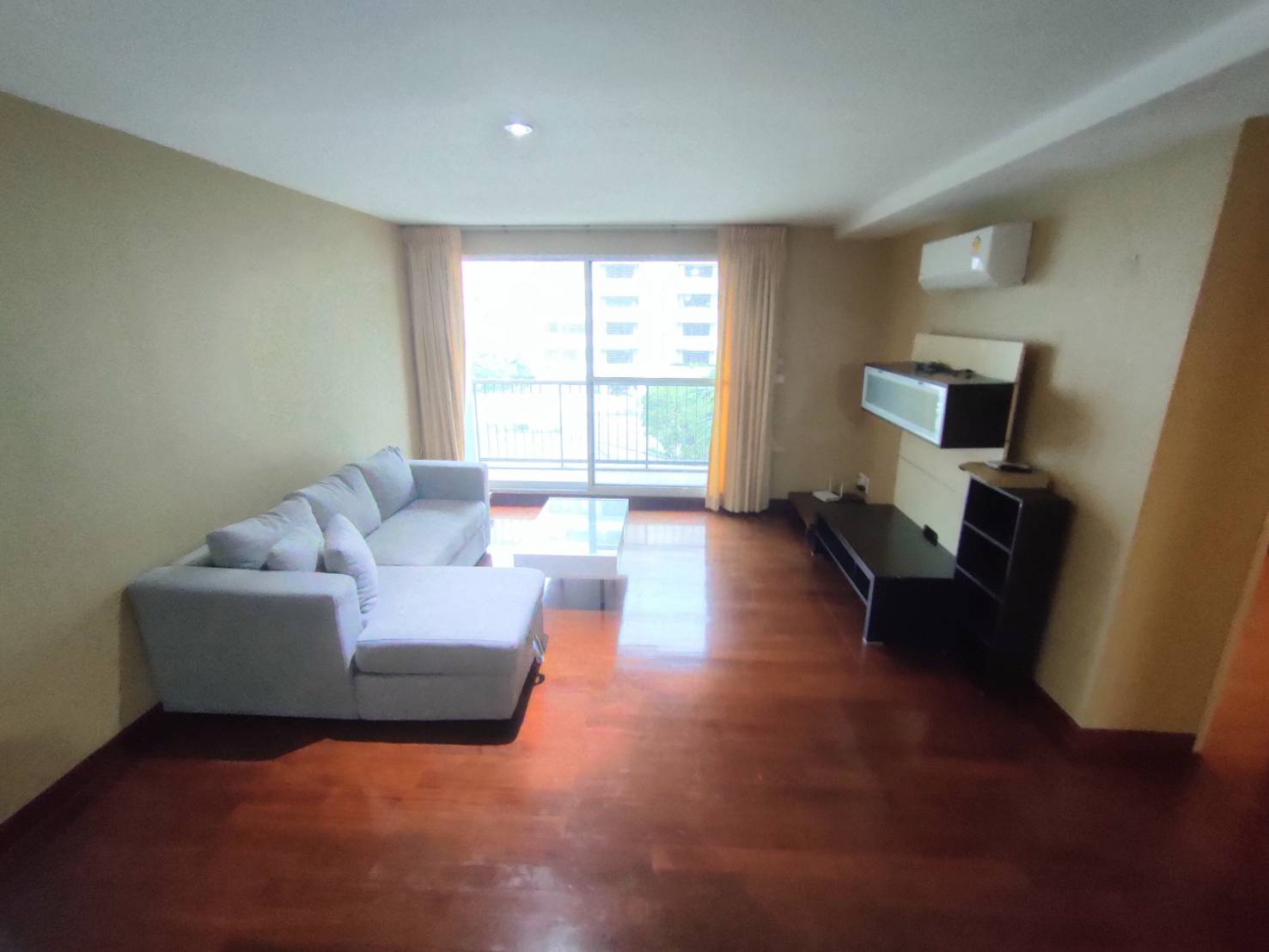 2-Bed Condo near BTS/MRT at Urbana Sukhumvit 15