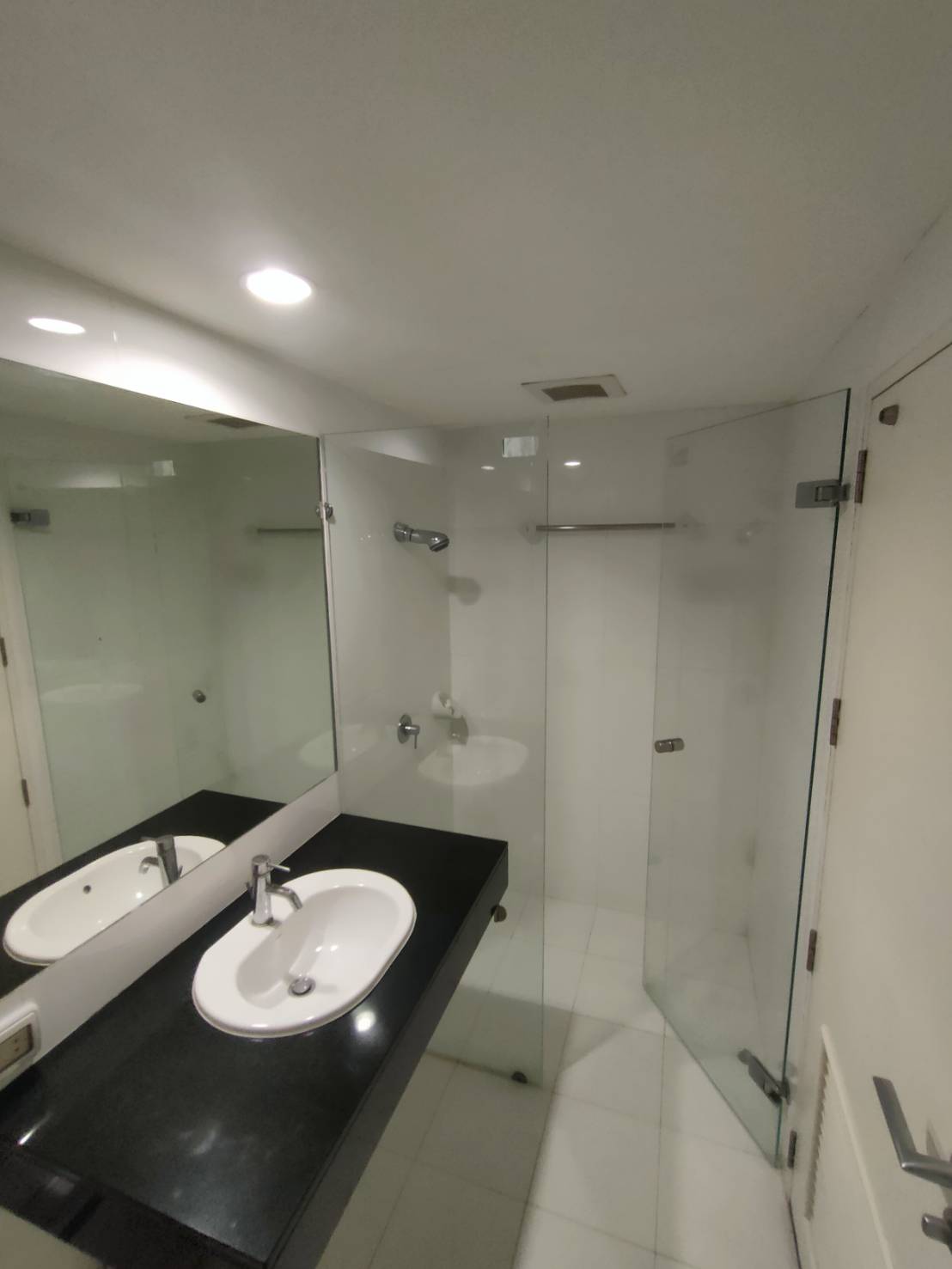 2-Bed Condo near BTS/MRT at Urbana Sukhumvit 15 15