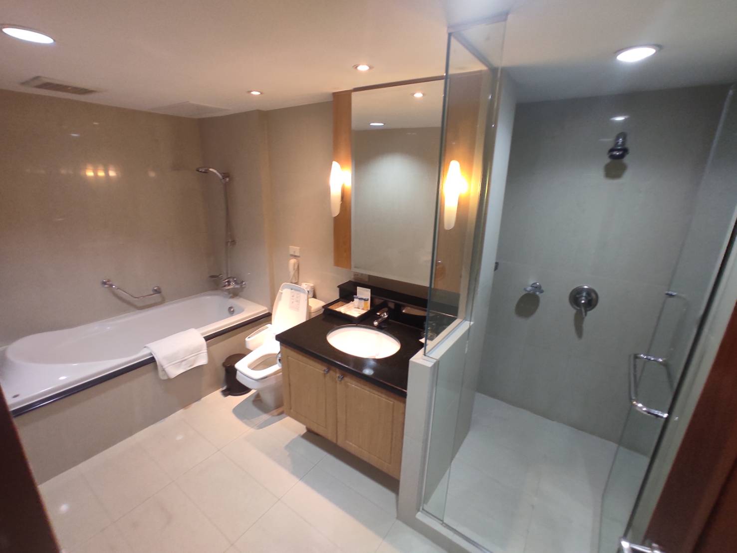 2-Bed Condo with Large Balcony at Centre Point Sukhumvit Thong Lo 10