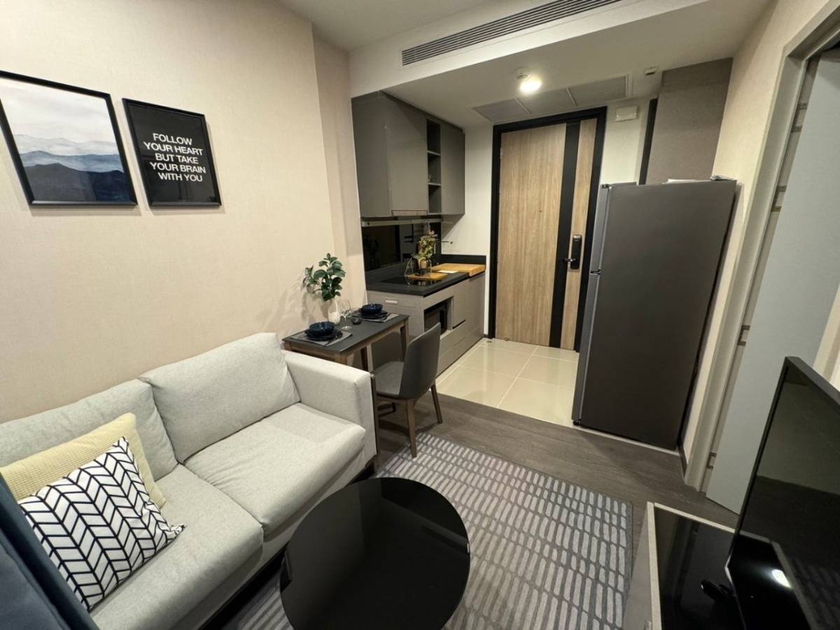 Condo Studio with Rooftop Pool at OKA HAUS Sukhumvit 36 2
