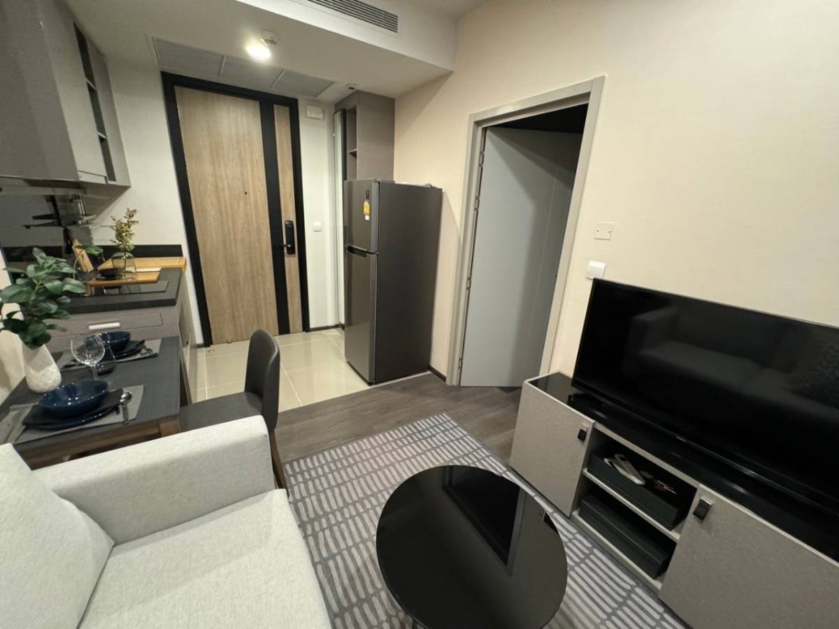 Condo Studio with Rooftop Pool at OKA HAUS Sukhumvit 36