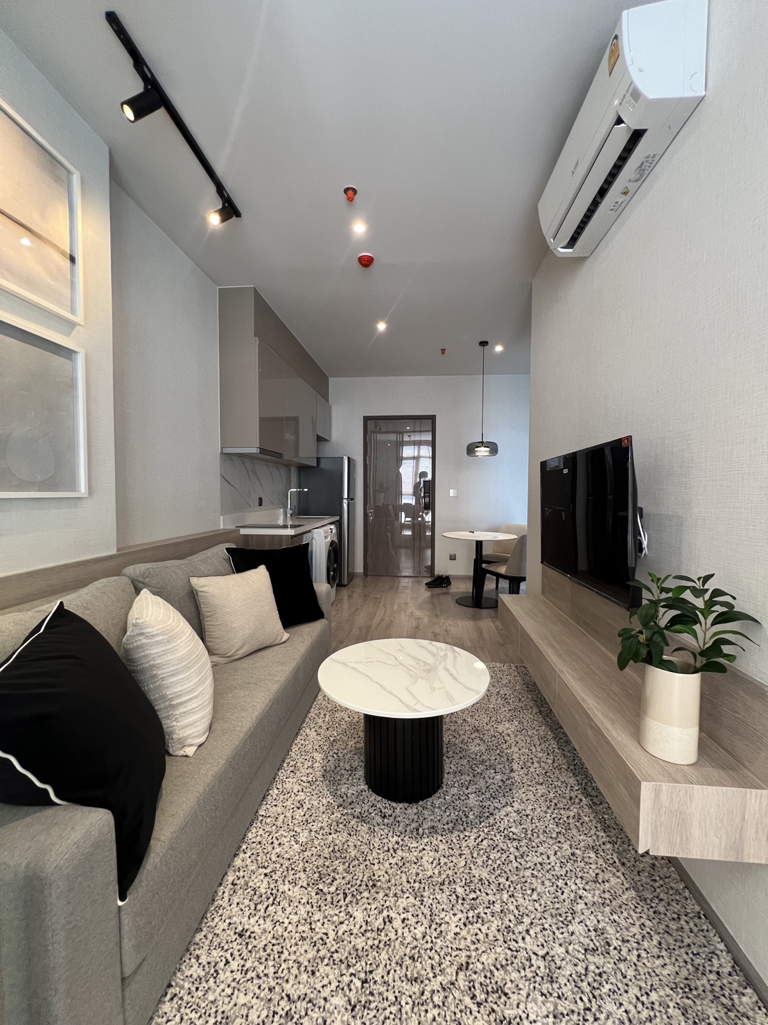 1-Bed Condo near BTS/MRT at Rhythm Ekkamai Estate