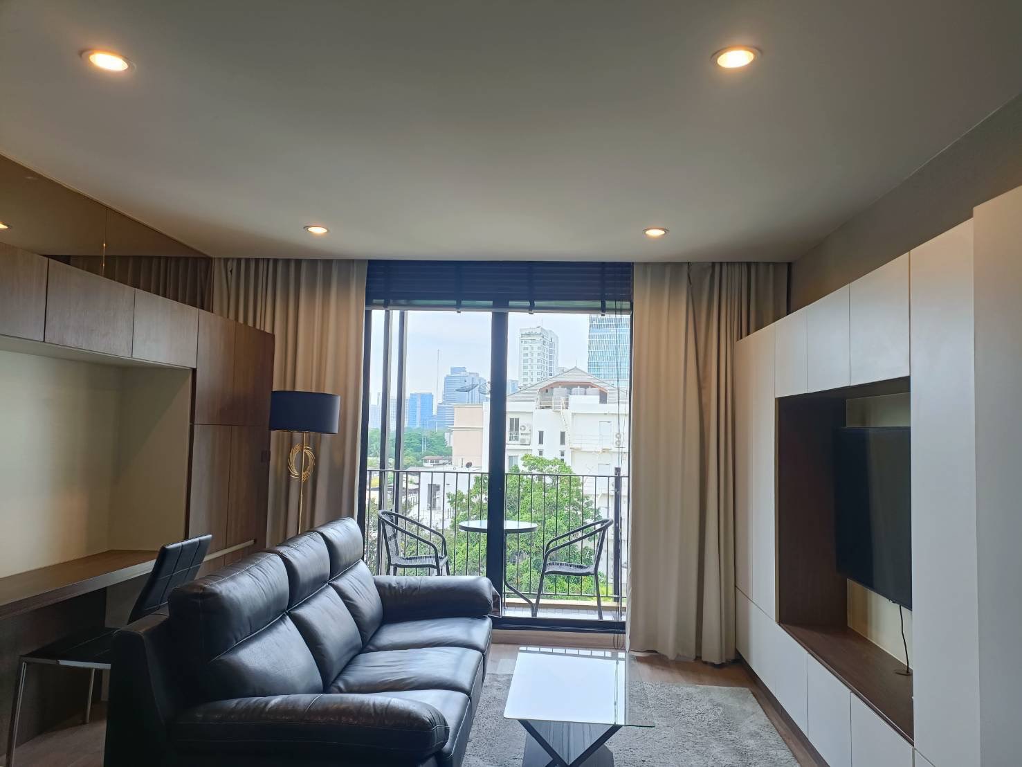 1-Bed Condo at Noble Above Wireless-Ruamrudee