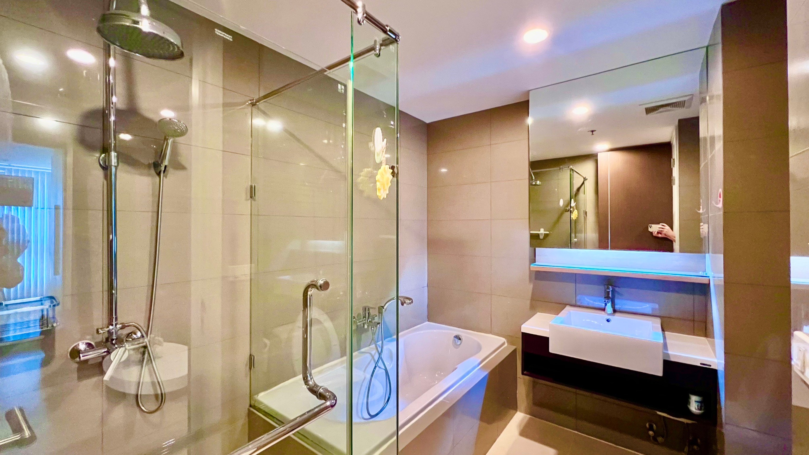 2-Bed Condo near BTS/MRT at 15 Sukhumvit Residences 8