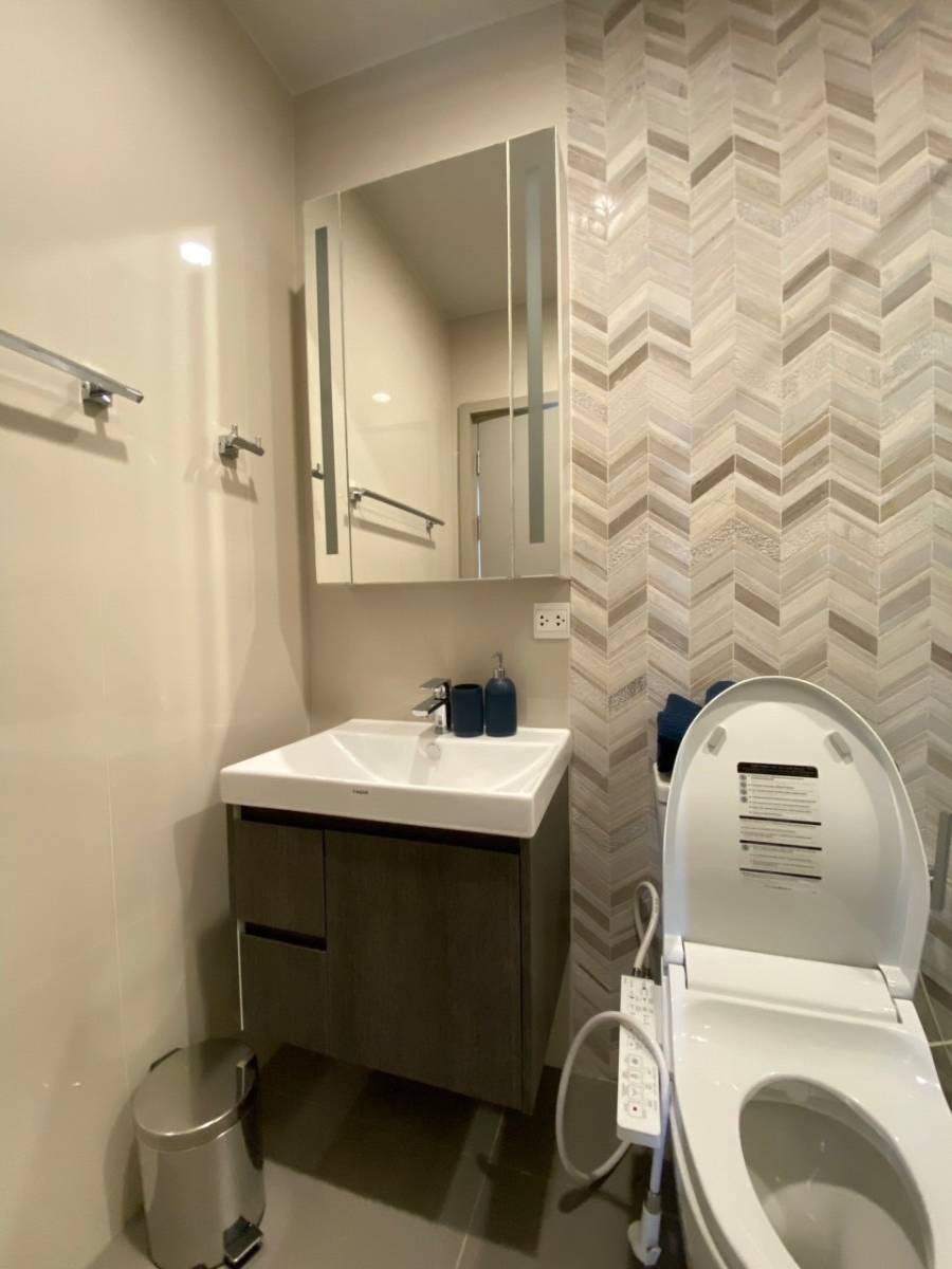 2-Bed Condo with Rooftop Pool at OKA HAUS Sukhumvit 36 8