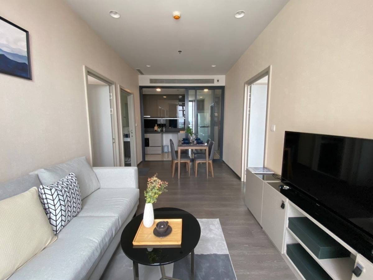 2-Bed Condo with Rooftop Pool at OKA HAUS Sukhumvit 36
