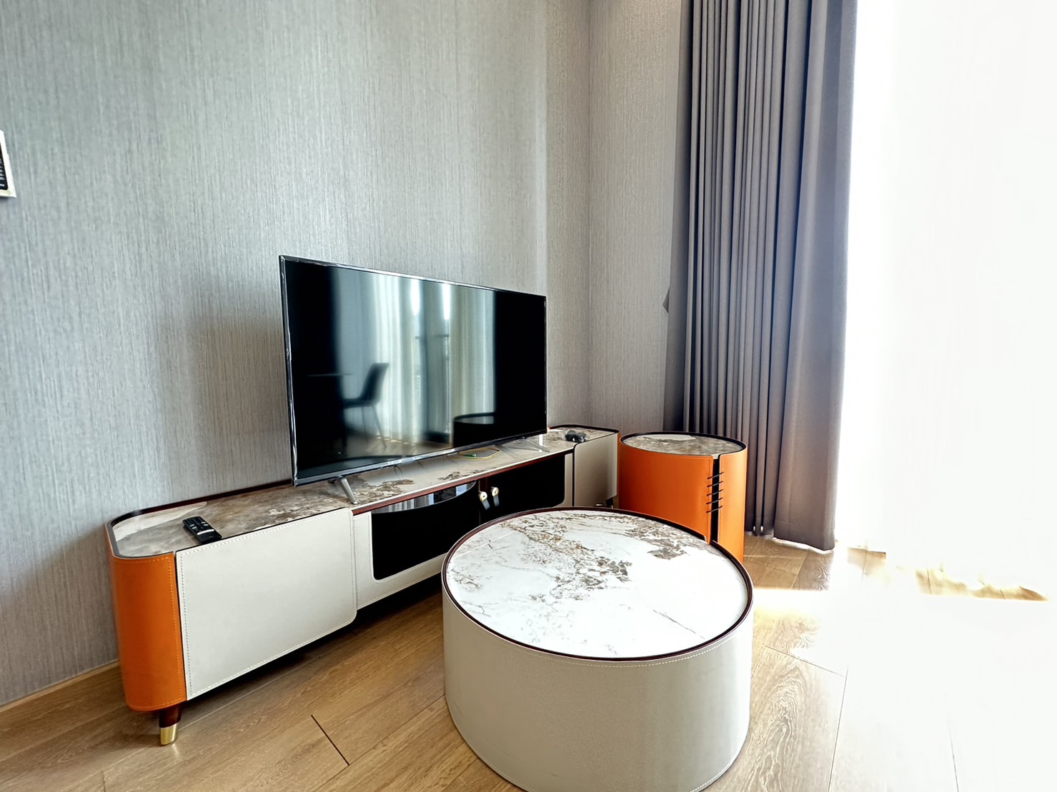 2-Bed Condo near the Park at Noble Around 33 2