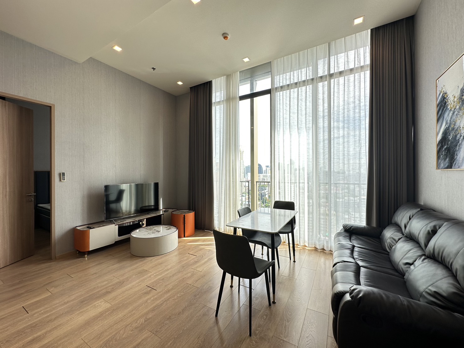 2-Bed Condo near the Park at Noble Around 33