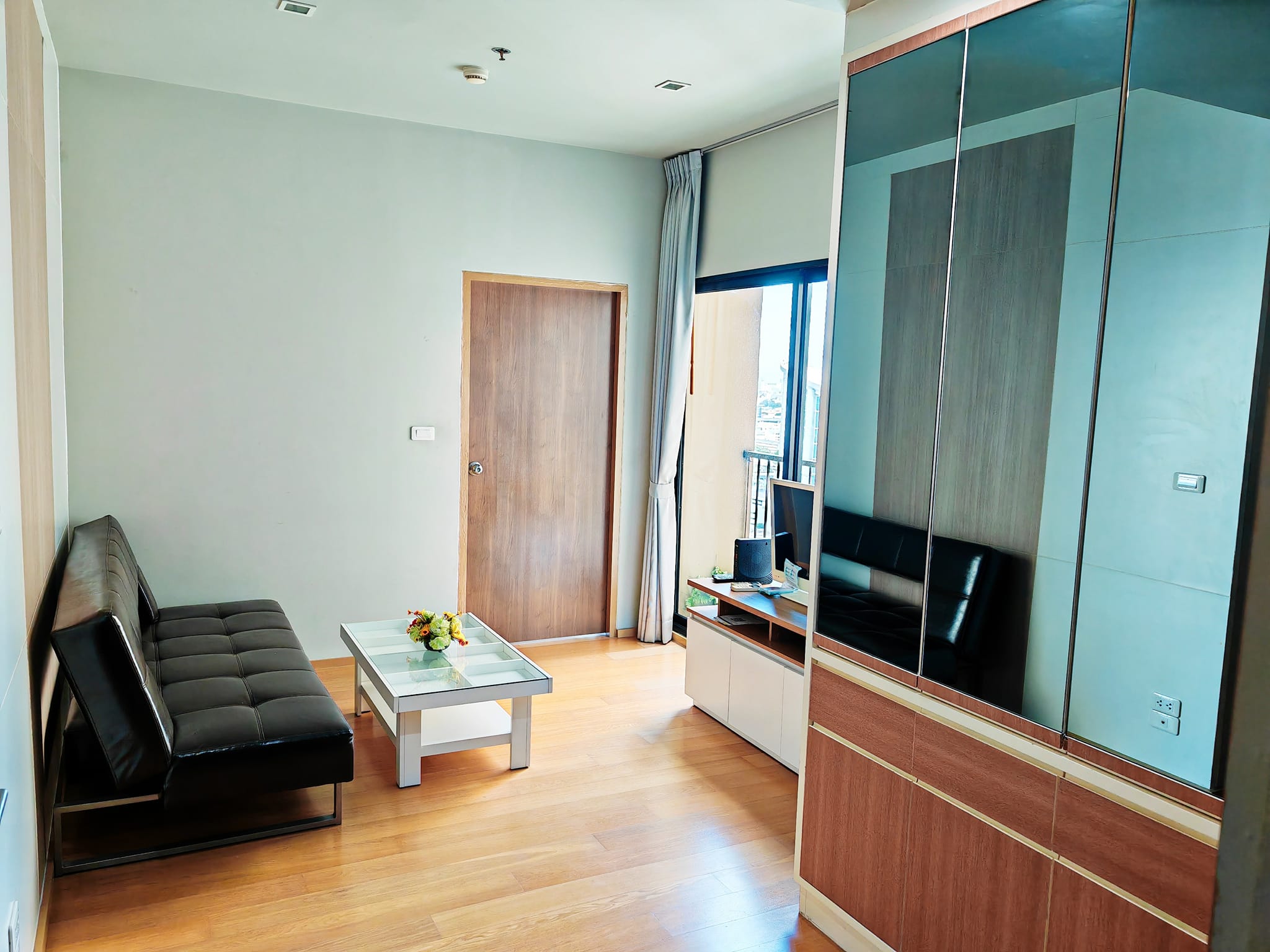 1-Bed Condo near the Park at Noble Revent