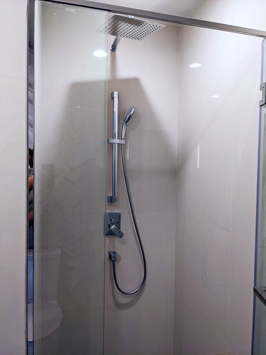 2-Bed Condo with Rooftop Pool at OKA HAUS Sukhumvit 36 9