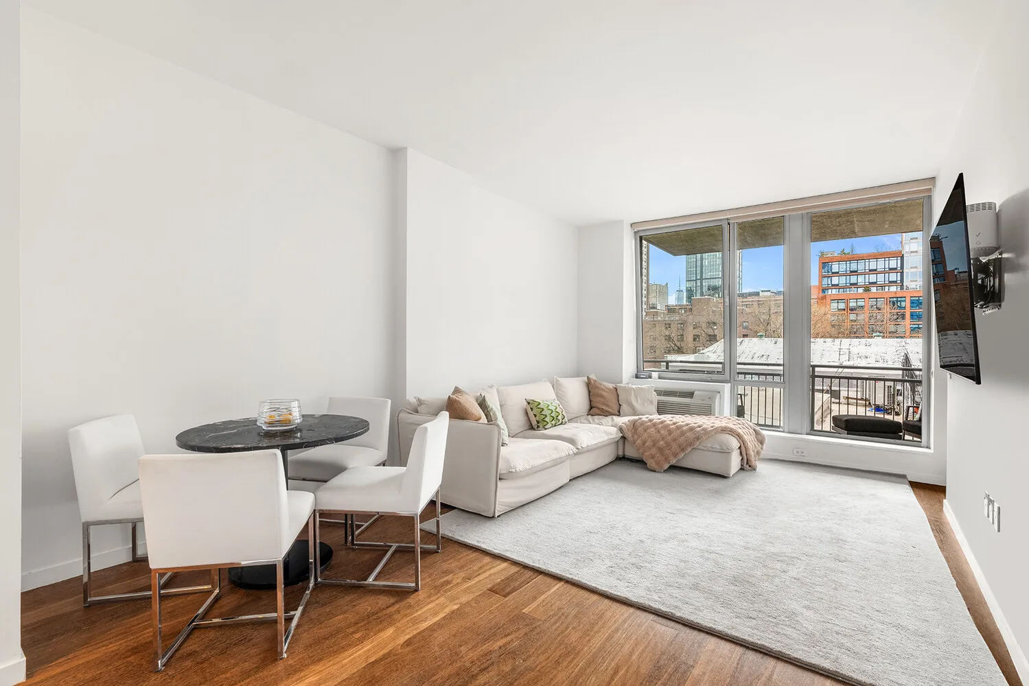 Penthouse with Private Roof Deck in Chelsea 32